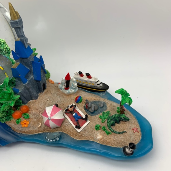 RARE Disney Mickey & Minnie 'Good Old Summertime' Musical Snowglobe' - Picture 7 of 17